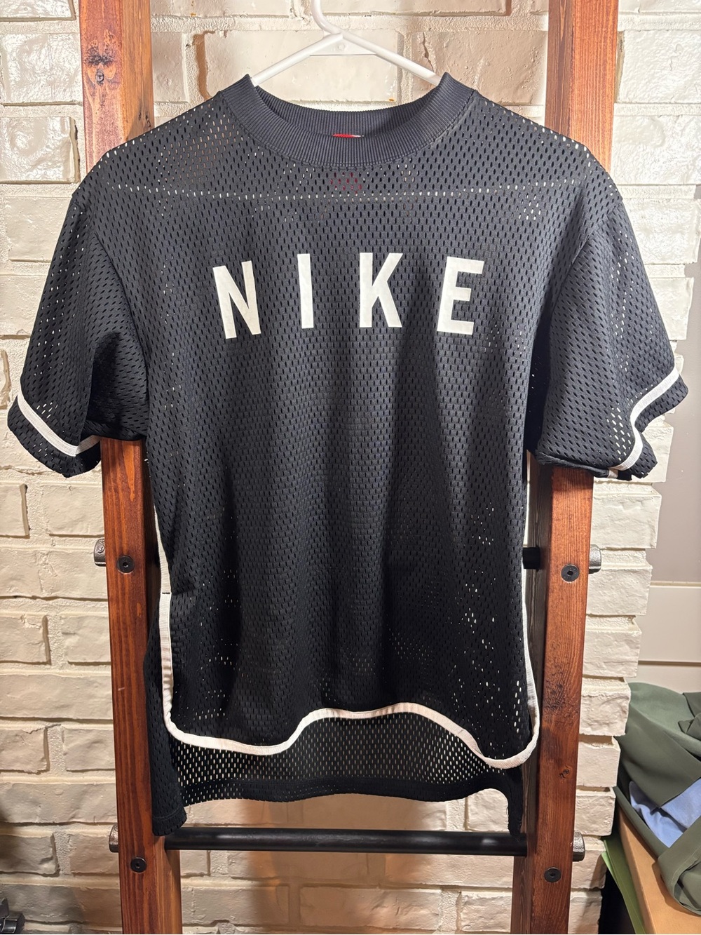 Women's Nike mesh T shirt Small Short sleeve Black and white Relaxed fit